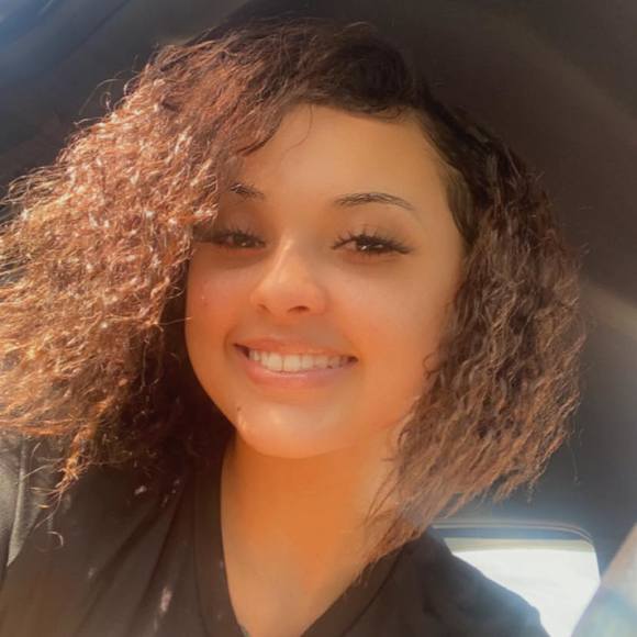 Meet your Posher, Alyssa - Picture 1 of 1